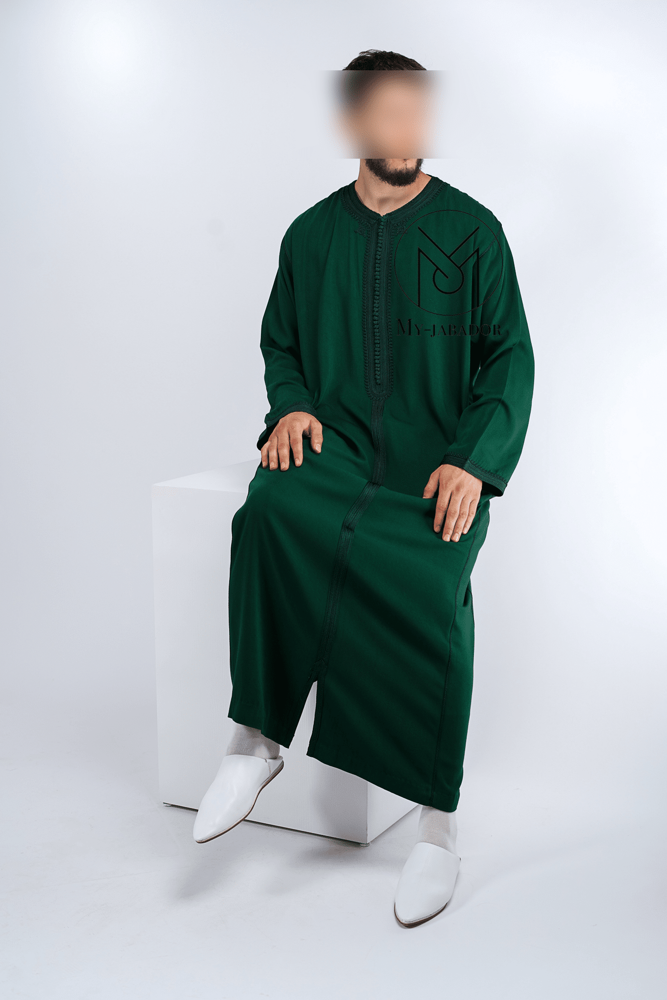 Caftan verte olive marocaine portée par un homme
